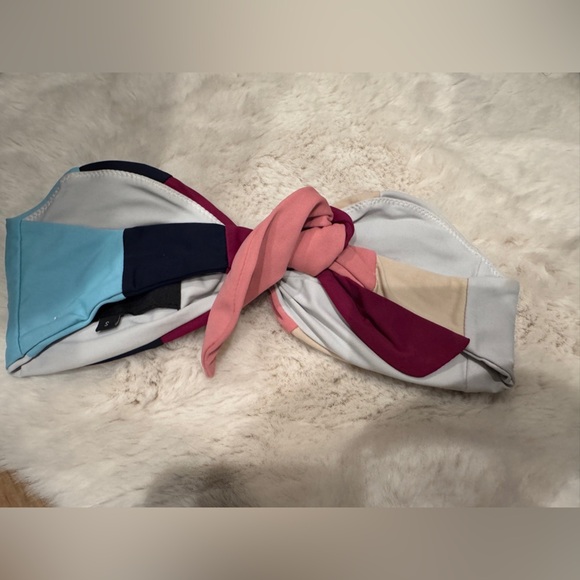 Paper London
Bandeau Knotted Bikini Top Small
Rainbow Multi Worn a few times - Picture 5 of 5